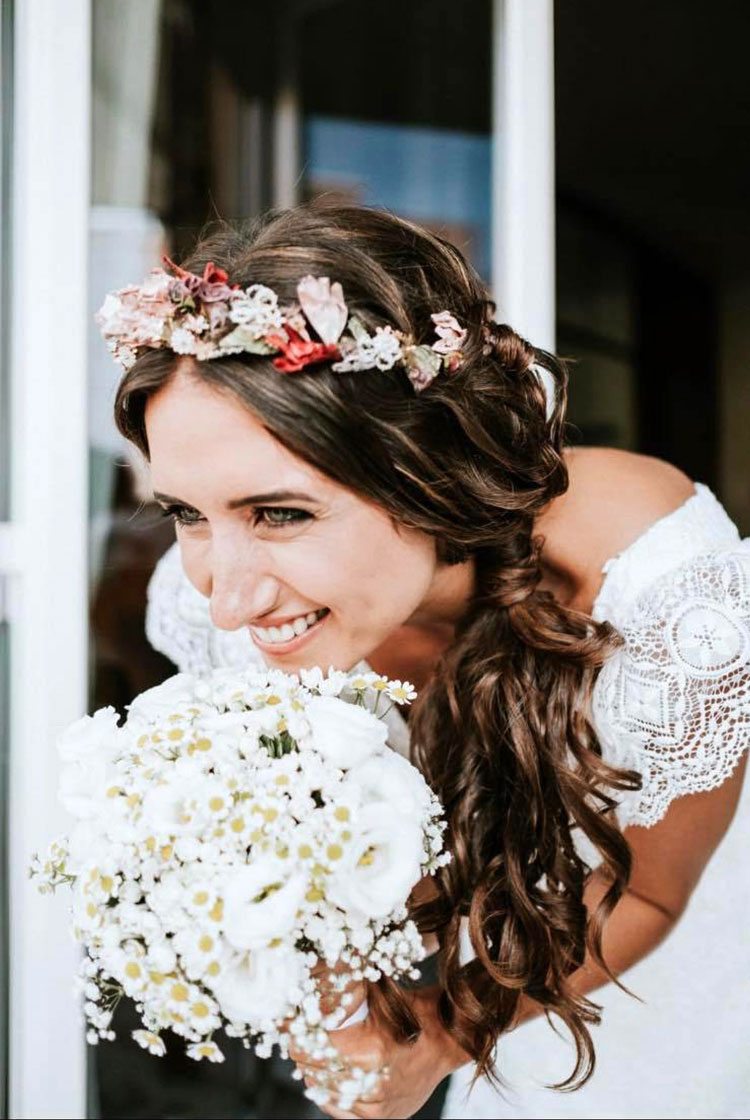 Acconciatura Sposa Capelli Sciolti con Fiori Matrimonio Bari