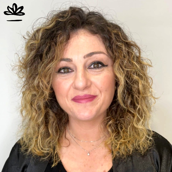 Delicate curly perm in Bari, free from ammonia, thioglycolic acid, artificial colors, silicones, and mineral oils